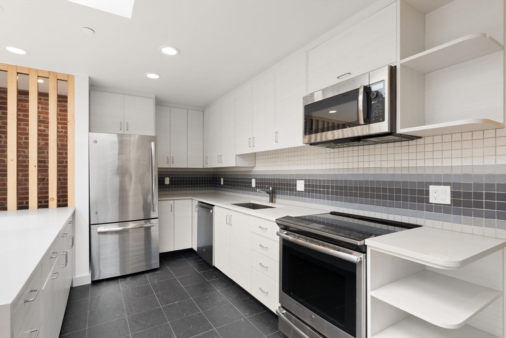 163 Newbury St, Unit 2 in Boston, MA - Building Photo