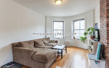 878 Huntington Ave, Unit 1 in Boston, MA - Building Photo - Building Photo