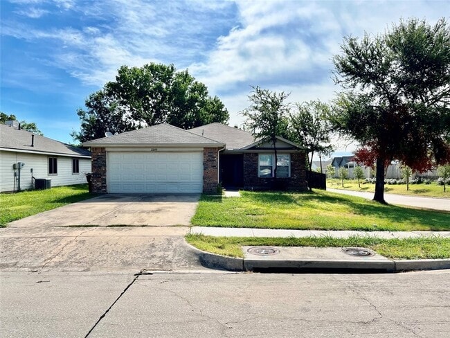 2200 Lookout Ln, Unit 102 in Denton, TX - Building Photo - Building Photo