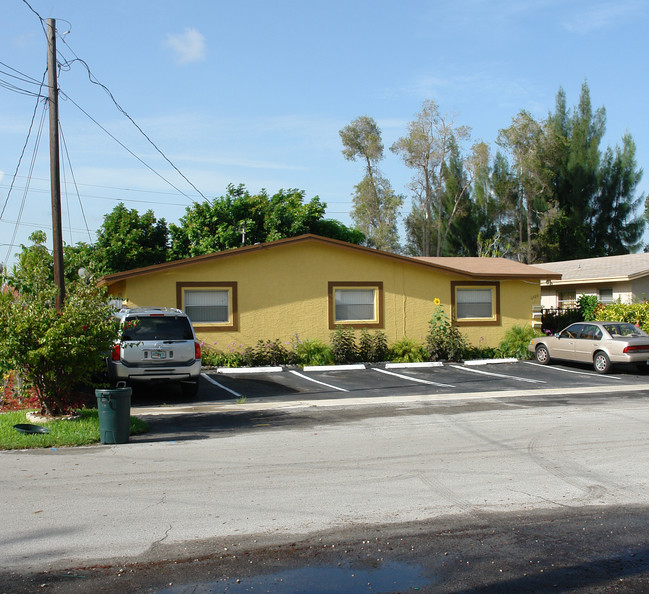 6420 NW 20th Ct in Fort Lauderdale, FL - Foto de edificio - Building Photo