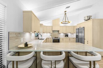 663 110th Ave N in Naples, FL - Foto de edificio - Building Photo