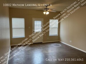 10802 Mathom Landing in Universal City, TX - Building Photo - Building Photo