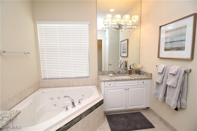 3279 Tahoe Ct in Naples, FL - Foto de edificio - Building Photo