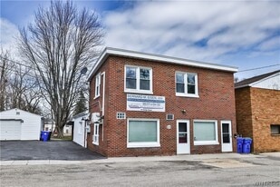 21 Center St in Angola, NY - Building Photo