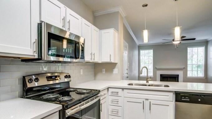1 Signature Point Dr in League City, TX - Building Photo