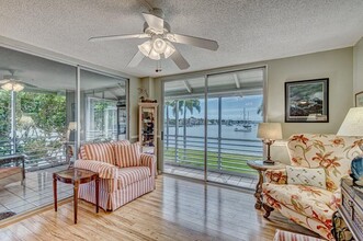 1071 Sugar Sands Blvd in Riviera Beach, FL - Building Photo - Building Photo