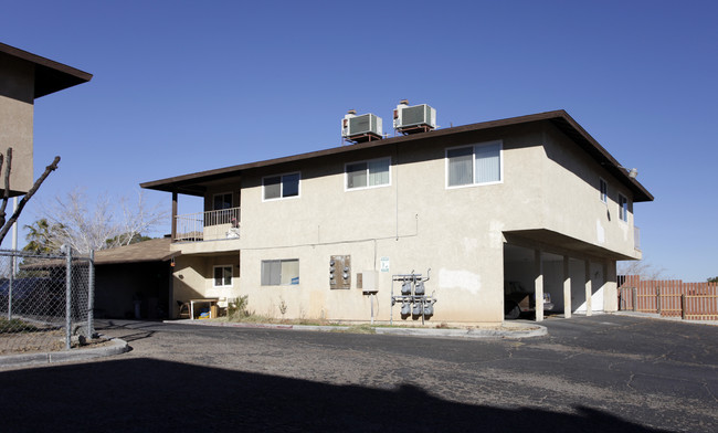 1251 Barstow Rd in Barstow, CA - Foto de edificio - Building Photo