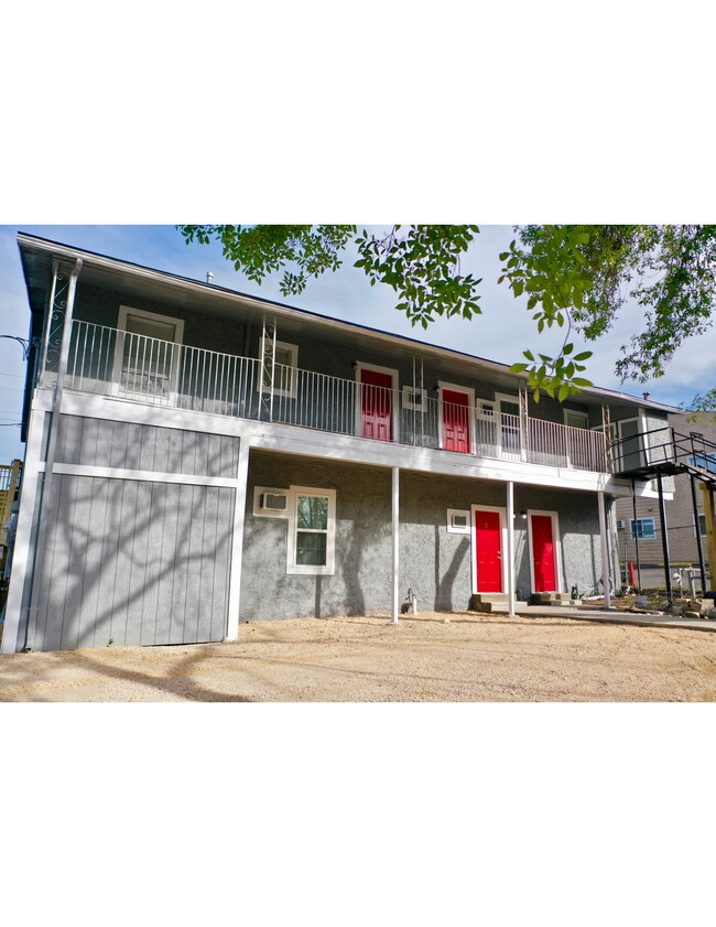 Pinn Apartments in San Antonio, TX - Building Photo - Primary Photo