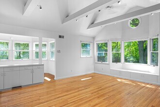 109 Murray St, Unit Studio in Norwalk, CT - Building Photo - Building Photo