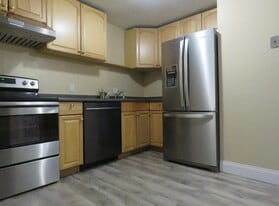 7 Wildwood St, Unit 21 in Dracut, MA - Building Photo