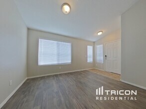 4209 N 92nd Ln in Phoenix, AZ - Building Photo - Building Photo