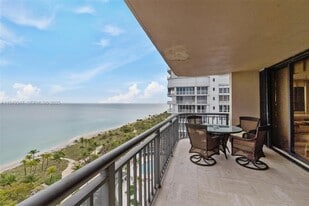 10175 Collins Ave in Bal Harbour, FL - Building Photo