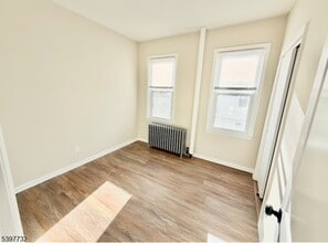 529 E Blancke St in Linden, NJ - Building Photo - Building Photo