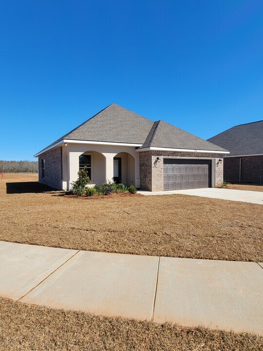1084 Stella Rd in Foley, AL - Foto de edificio