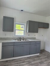 302 1st St in West Elizabeth, PA - Building Photo - Building Photo