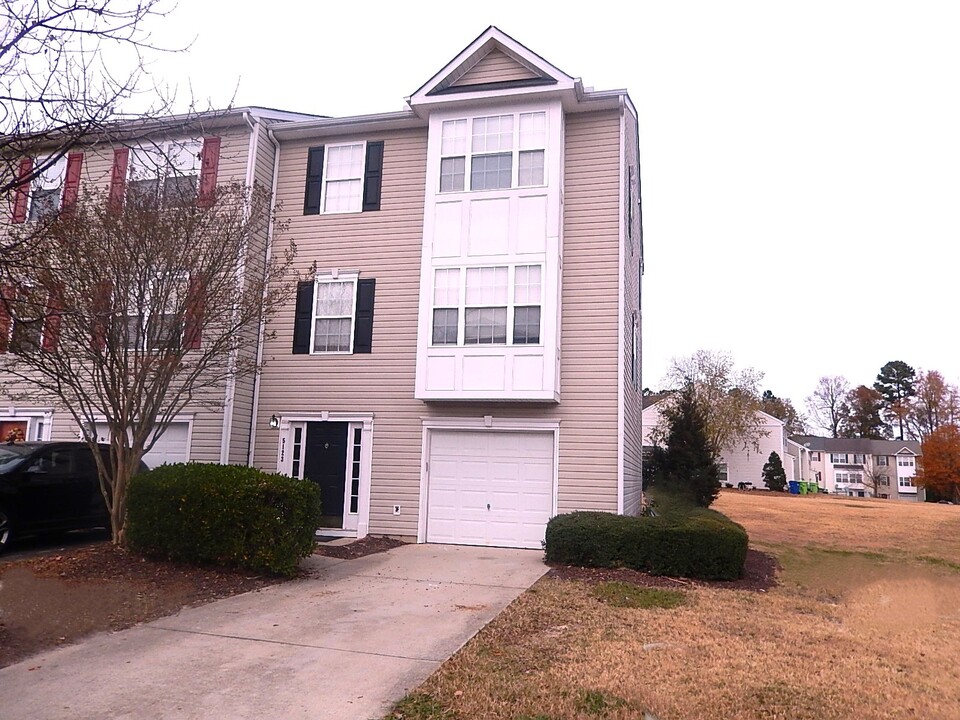 5123 Neuse Commons Ln in Raleigh, NC - Building Photo