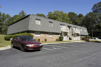 Amberwood Apartments in Riverdale, GA - Foto de edificio - Building Photo