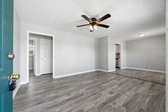 339 Pioneer Dr in Oak Grove, KY - Building Photo - Building Photo