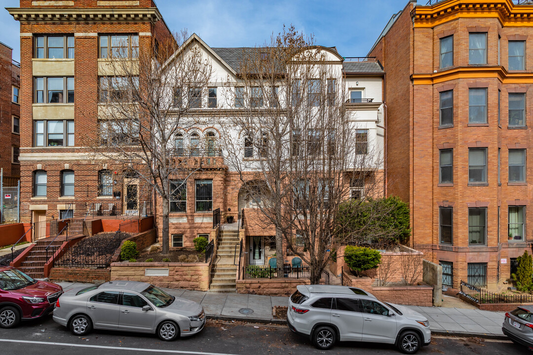 1421 Chapin St NW in Washington, DC - Building Photo