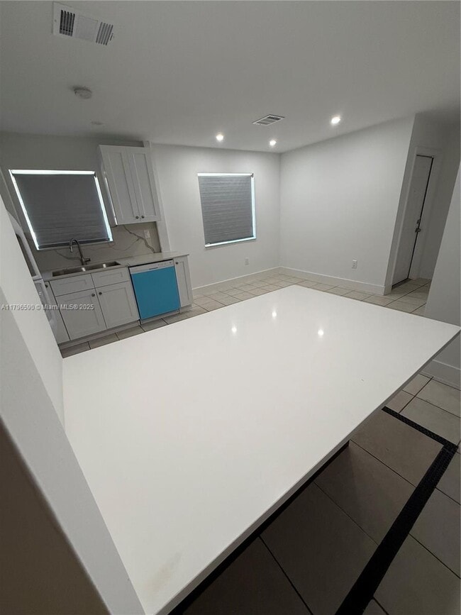 18602 SW 100th Ave in Cutler Bay, FL - Building Photo - Building Photo