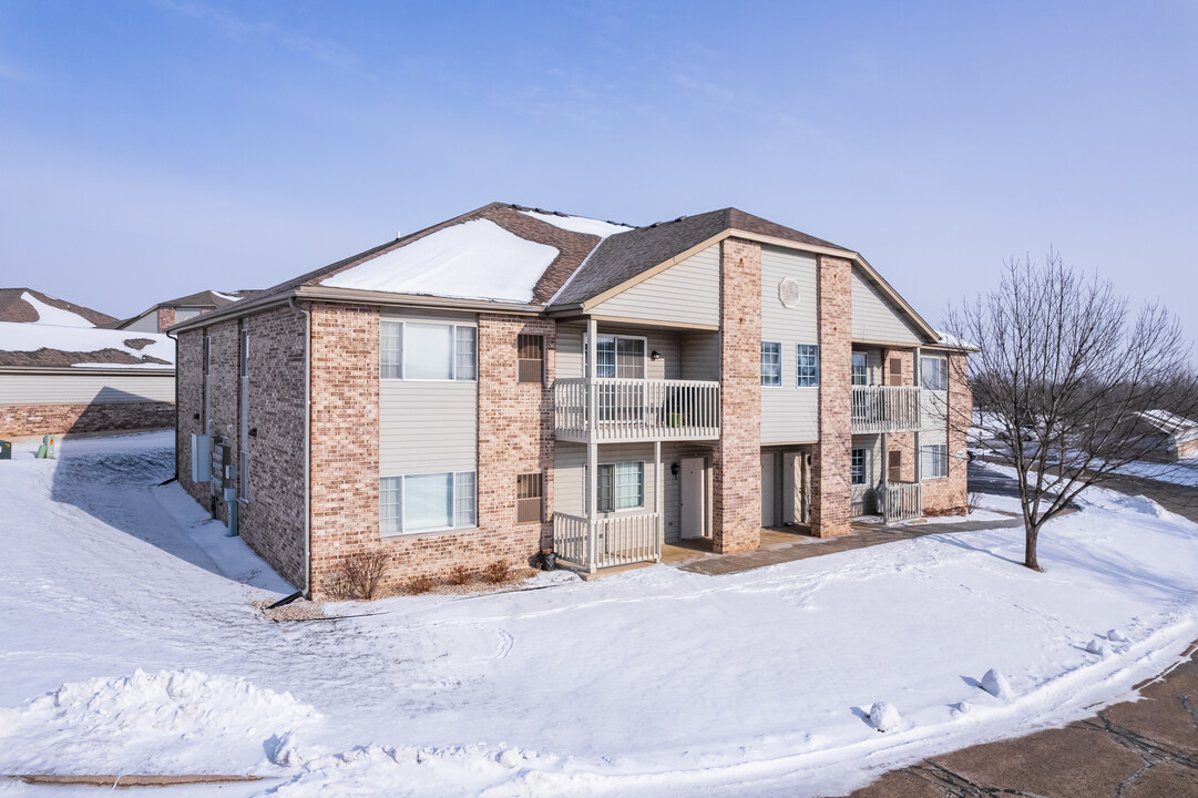 Lake Ridge Condominium in Muskego, WI - Building Photo