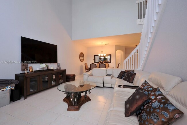 7901 S Aragon Blvd in Sunrise, FL - Foto de edificio - Building Photo