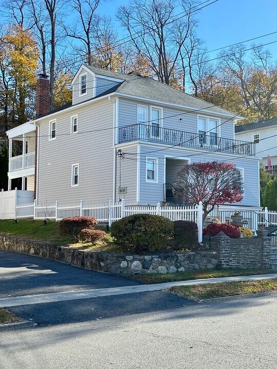 42 Primrose St in White Plains, NY - Foto de edificio