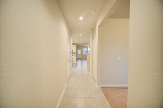 8842 White Crown in San Antonio, TX - Building Photo - Building Photo