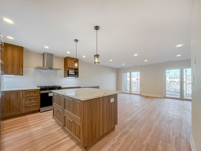 6417 W Irving Park Rd in Chicago, IL - Building Photo - Building Photo