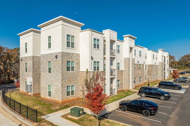 Fairview Terrace in Ellenwood, GA - Foto de edificio - Primary Photo