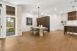 803 Herndon Ln in Austin, TX - Building Photo - Building Photo