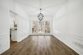 10895 Glenbarr Dr in Duluth, GA - Building Photo - Building Photo