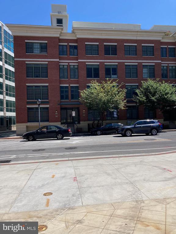 property at 901 S Caroline St