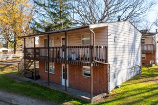 497 Julien Cir, Unit 497 Julien Circle in Akron, OH - Building Photo