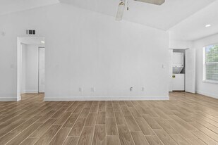 5725 Gatlin Ave in Orlando, FL - Building Photo