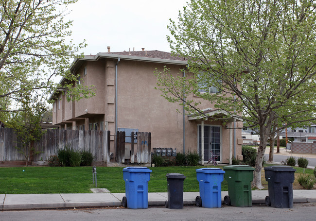 1040 N Denair Ave in Turlock, CA - Building Photo - Building Photo