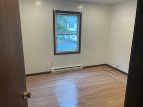1 Granite Dr in Bethel, CT - Foto de edificio - Building Photo