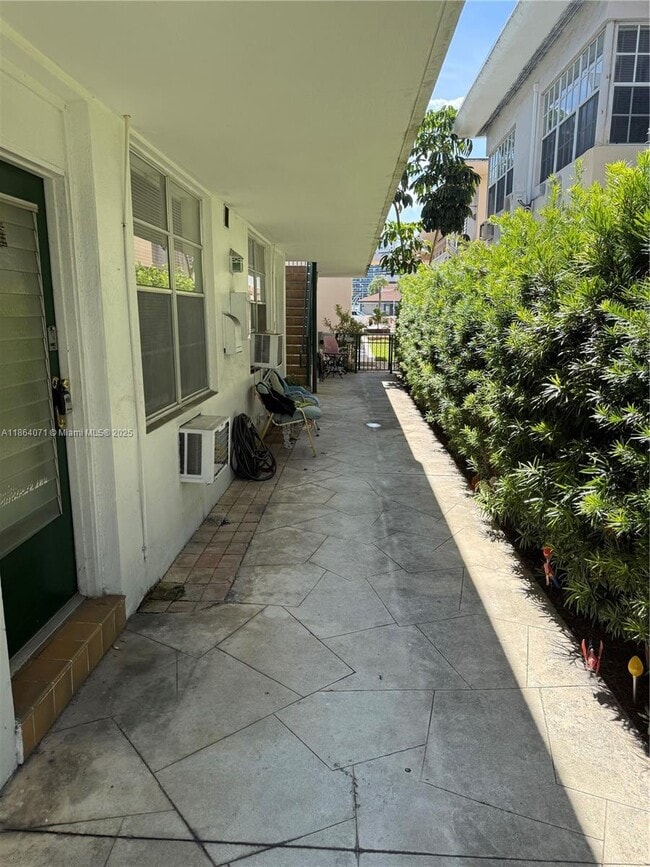 6856 Abbott Ave in Miami Beach, FL - Building Photo - Building Photo