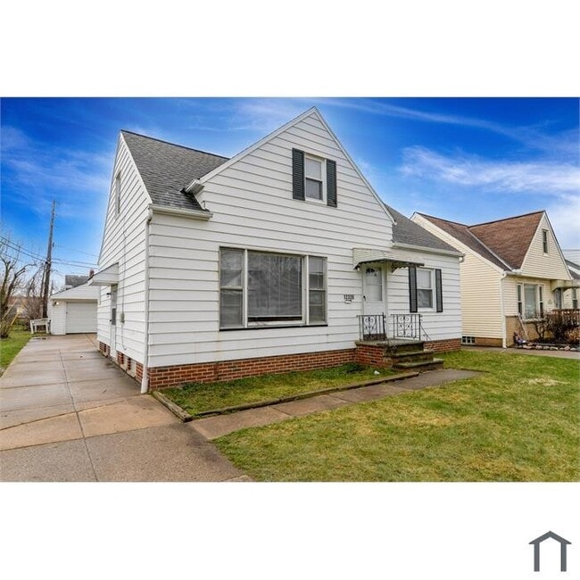 12328 Grannis Rd in Garfield Heights, OH - Building Photo - Building Photo