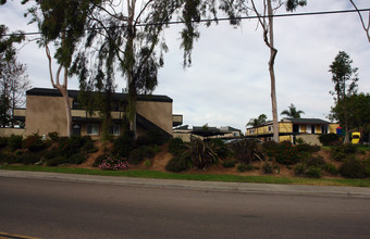 The Oaks in Fallbrook, CA - Building Photo - Building Photo