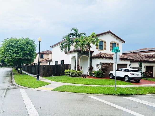 742 SE 34th Ave in Homestead, FL - Building Photo - Building Photo