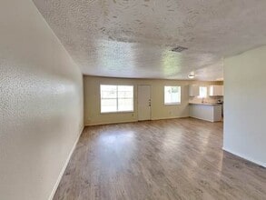 9812 Robin St in La Porte, TX - Foto de edificio - Building Photo