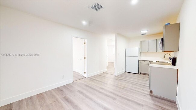 3016 NW 2nd St, Unit 1 in Pompano Beach, FL - Building Photo - Building Photo