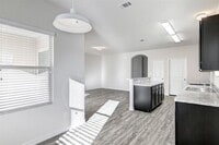 738 Nichols Dr photo'