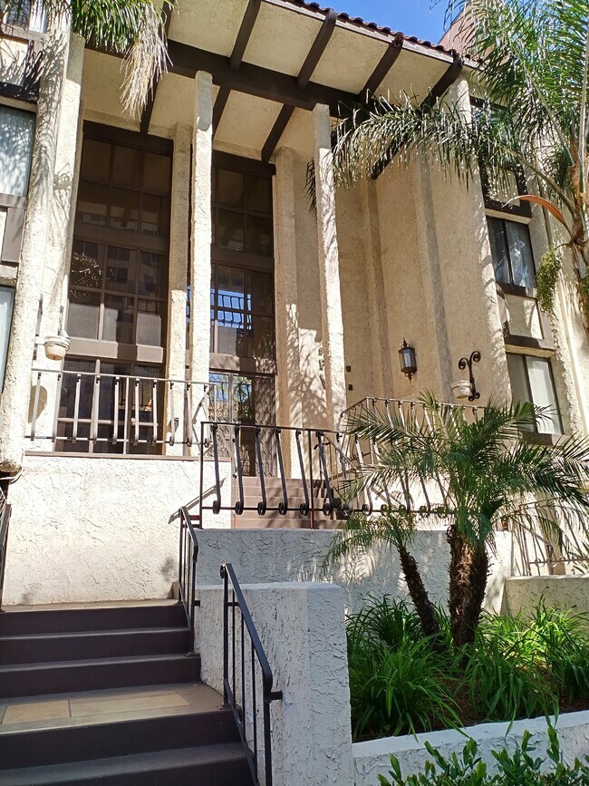 510 N Maryland Ave, Unit 3rd Floor in Glendale, CA - Building Photo - Building Photo