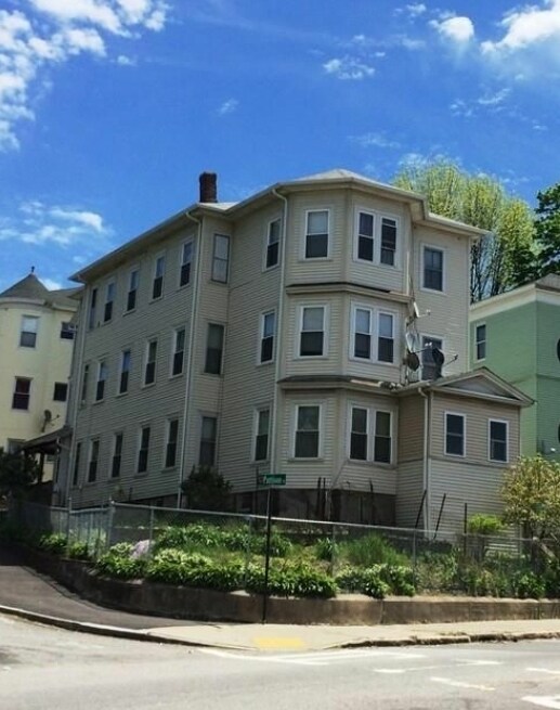 37 Vernon St, Unit 2 in Worcester, MA - Foto de edificio