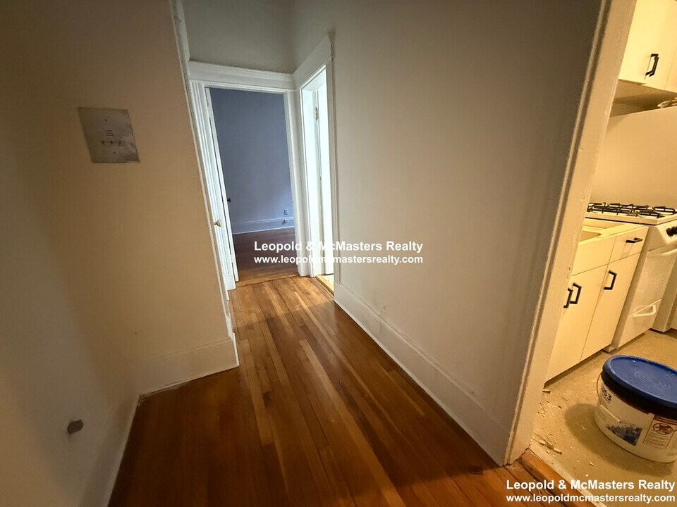132 Warren St, Unit warren street 4 in Boston, MA - Building Photo