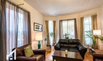 1049 Spaight St, Unit Apartment 3 in Madison, WI - Building Photo