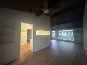 10863-10881 Whipple St in North Hollywood, CA - Foto de edificio - Building Photo