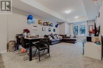 98 Lomond Ln in Kitchener, ON - Building Photo - Building Photo